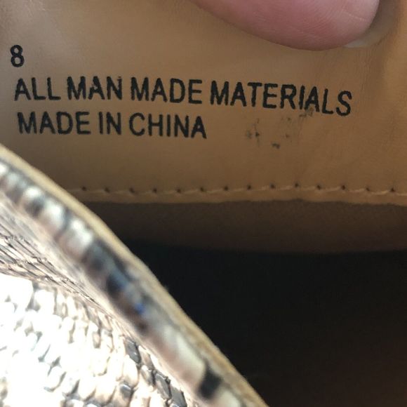 Express Women’s Chelsea Boot Faux Snake Skin Size 8 - Picture 2 of 13